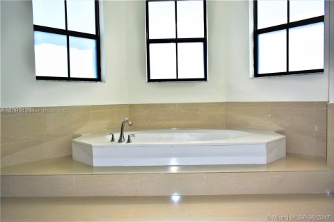 Villa ou maison à louer à Doral, Floride: 4 chambres, 267.37 m2 № 1799419 - photo 26