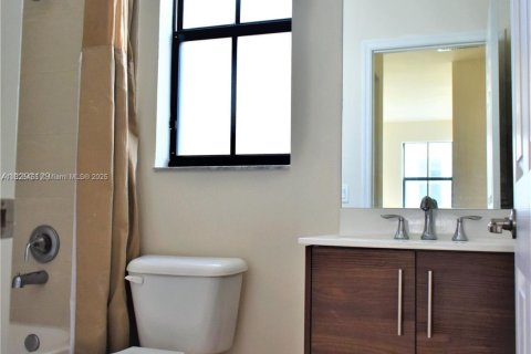 Villa ou maison à louer à Doral, Floride: 4 chambres, 267.37 m2 № 1799419 - photo 30