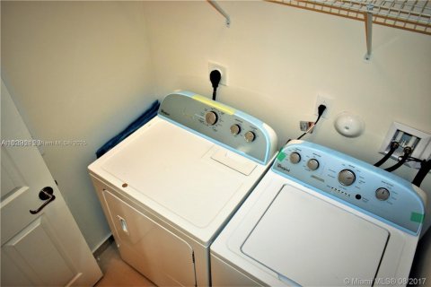 Villa ou maison à louer à Doral, Floride: 4 chambres, 267.37 m2 № 1799419 - photo 11