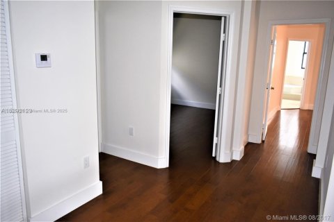 Villa ou maison à louer à Doral, Floride: 4 chambres, 267.37 m2 № 1799419 - photo 19