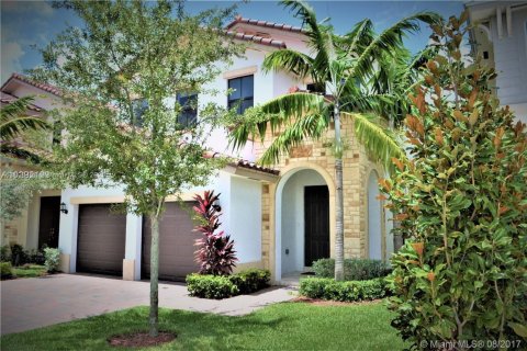Villa ou maison à louer à Doral, Floride: 4 chambres, 267.37 m2 № 1799419 - photo 2