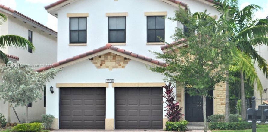 Villa ou maison à Doral, Floride 4 chambres, 267.37 m2 № 1799419