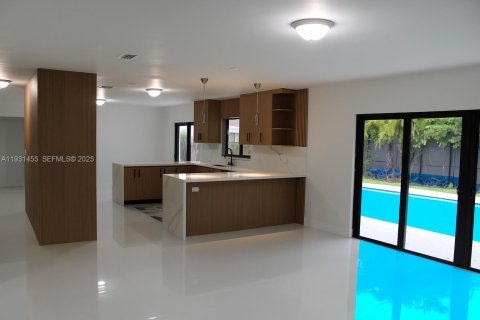 Купить виллу или дом в Майами, Флорида 3 спальни, 149.76м2, № 1990029 - фото 1