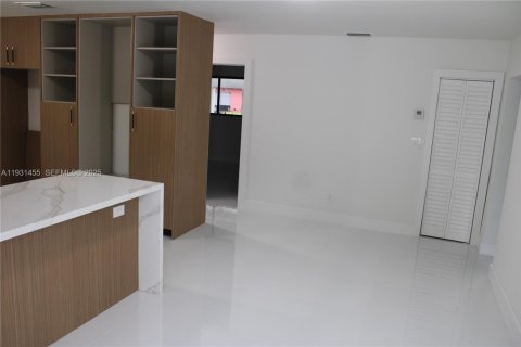 Купить виллу или дом в Майами, Флорида 3 спальни, 149.76м2, № 1990029 - фото 5