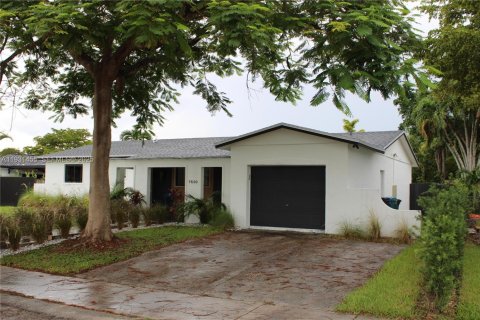 Купить виллу или дом в Майами, Флорида 3 спальни, 149.76м2, № 1990029 - фото 17