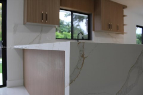 Купить виллу или дом в Майами, Флорида 3 спальни, 149.76м2, № 1990029 - фото 19