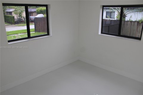 Купить виллу или дом в Майами, Флорида 3 спальни, 149.76м2, № 1990029 - фото 12