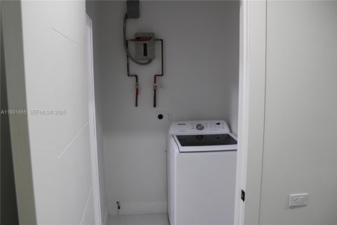 Купить виллу или дом в Майами, Флорида 3 спальни, 149.76м2, № 1990029 - фото 14