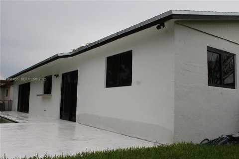 Купить виллу или дом в Майами, Флорида 3 спальни, 149.76м2, № 1990029 - фото 10