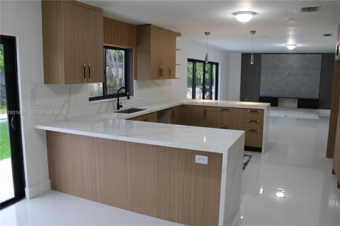 Купить виллу или дом в Майами, Флорида 3 спальни, 149.76м2, № 1990029 - фото 15