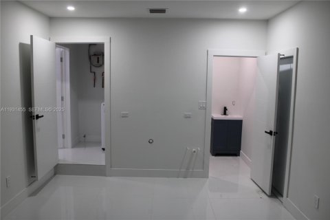 Купить виллу или дом в Майами, Флорида 3 спальни, 149.76м2, № 1990029 - фото 6