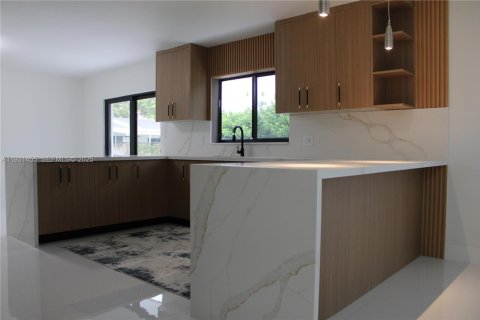 Купить виллу или дом в Майами, Флорида 3 спальни, 149.76м2, № 1990029 - фото 2