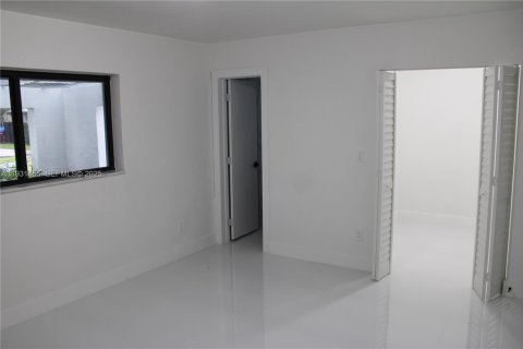 Купить виллу или дом в Майами, Флорида 3 спальни, 149.76м2, № 1990029 - фото 9