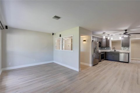 Casa en venta en Saint Petersburg, Florida, 2 dormitorios, 109.9 m2 № 1902709 - foto 17