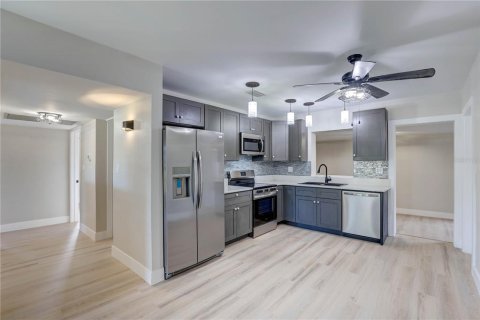 Casa en venta en Saint Petersburg, Florida, 2 dormitorios, 109.9 m2 № 1902709 - foto 19