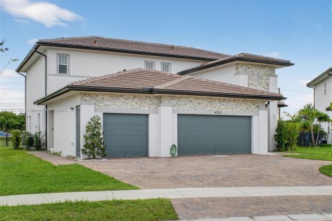 Купить виллу или дом в Дейви, Флорида 5 спален, 361.2м2, № 1930788 - фото 2