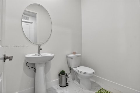 Купить виллу или дом в Дейви, Флорида 5 спален, 361.2м2, № 1930788 - фото 8