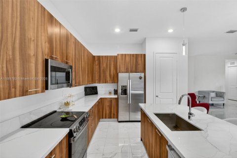 Купить виллу или дом в Дейви, Флорида 5 спален, 361.2м2, № 1930788 - фото 6