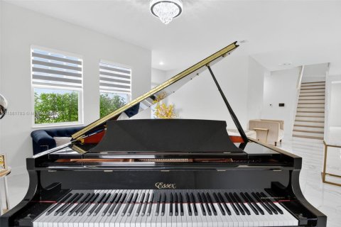 Купить виллу или дом в Дейви, Флорида 5 спален, 361.2м2, № 1930788 - фото 4