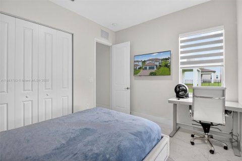 Купить виллу или дом в Дейви, Флорида 5 спален, 361.2м2, № 1930788 - фото 13