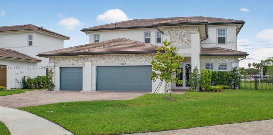 Дом в Дейви, Флорида 5 спален, 361.2м2 № 1930788