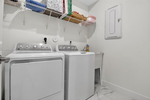 Купить виллу или дом в Дейви, Флорида 5 спален, 361.2м2, № 1930788 - фото 9