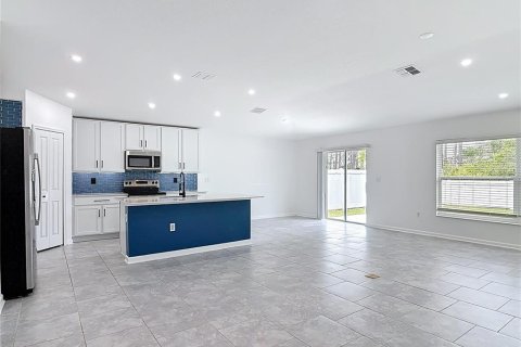 House in Osteen, Florida 4 bedrooms, 181.16 sq.m. № 2106730 - photo 7