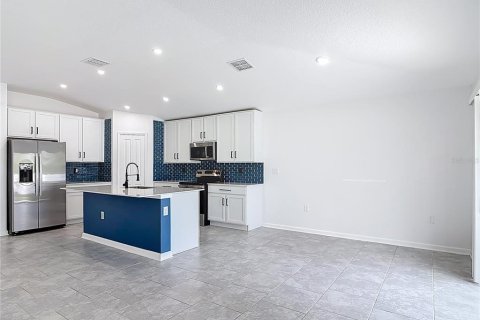 House in Osteen, Florida 4 bedrooms, 181.16 sq.m. № 2106730 - photo 20