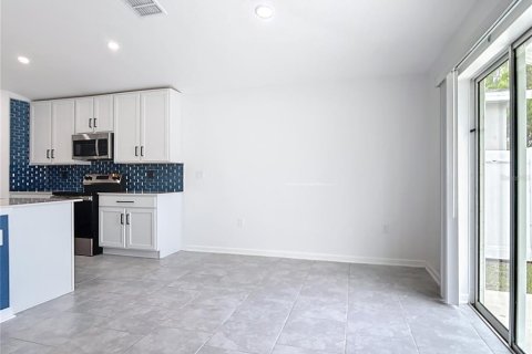 House in Osteen, Florida 4 bedrooms, 181.16 sq.m. № 2106730 - photo 17