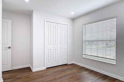 House in Osteen, Florida 4 bedrooms, 181.16 sq.m. № 2106730 - photo 30
