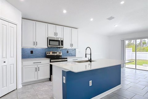 House in Osteen, Florida 4 bedrooms, 181.16 sq.m. № 2106730 - photo 8