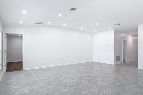 House in Osteen, Florida 4 bedrooms, 181.16 sq.m. № 2106730 - photo 23