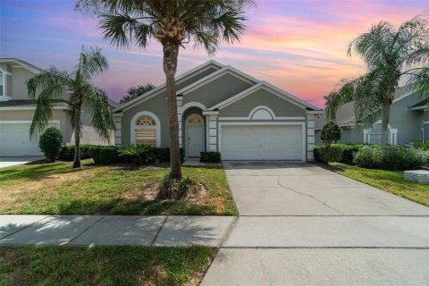 House in Clermont, Florida 4 bedrooms, 180.42 sq.m. № 1879305 - photo 1