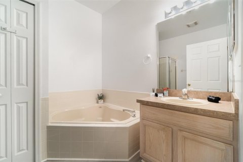 House in Clermont, Florida 4 bedrooms, 180.42 sq.m. № 1879305 - photo 21