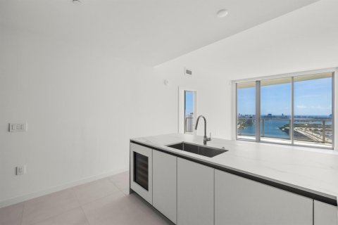 Copropriété à louer à Miami, Floride: 1 chambre, 112.97 m2 № 2376890 - photo 6