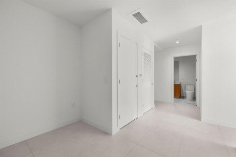 Copropriété à louer à Miami, Floride: 1 chambre, 112.97 m2 № 2376890 - photo 2
