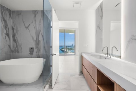 Copropriété à louer à Miami, Floride: 1 chambre, 112.97 m2 № 2376890 - photo 13