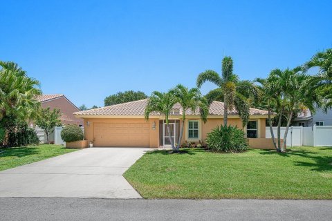 House in Boca Raton, Florida 3 bedrooms, 158.03 sq.m. № 2189078