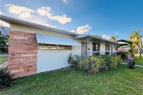 House in Dania Beach, Florida 2 bedrooms, 111.48 sq.m. № 2069279