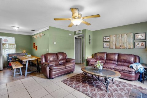 House in Orlando, Florida 4 bedrooms, 104.05 sq.m. № 1755374 - photo 4