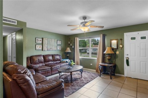 House in Orlando, Florida 4 bedrooms, 104.05 sq.m. № 1755374 - photo 5