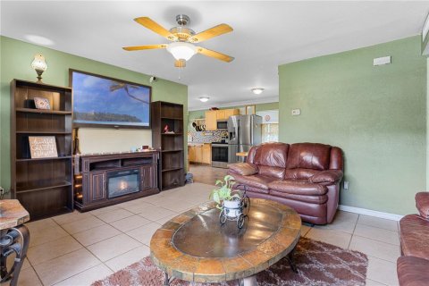 House in Orlando, Florida 4 bedrooms, 104.05 sq.m. № 1755374 - photo 3