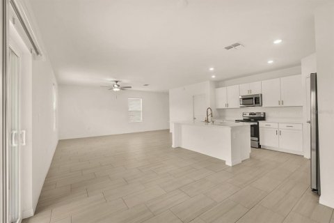 Villa ou maison à louer à Riverview, Floride: 4 chambres, 178.37 m2 № 2092238 - photo 5