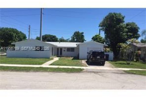 Casa en alquiler en Cutler Bay, Florida, 4 dormitorios, 168.62 m2 № 2010616 - foto 2