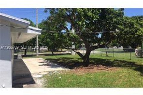 Casa en alquiler en Cutler Bay, Florida, 4 dormitorios, 168.62 m2 № 2010616 - foto 4