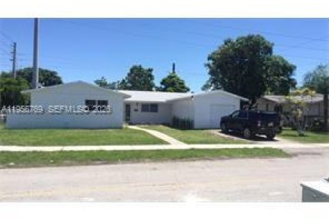 Casa en Cutler Bay, Florida 4 dormitorios, 168.62 m2 № 2010616