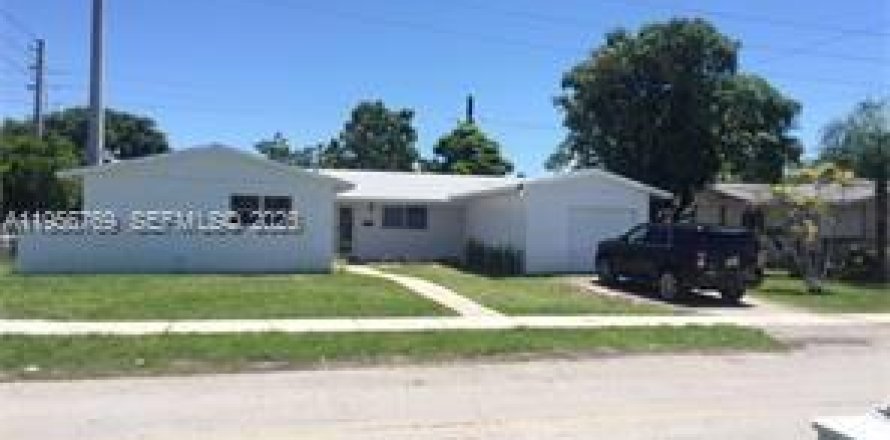 Casa en Cutler Bay, Florida 4 dormitorios, 168.62 m2 № 2010616