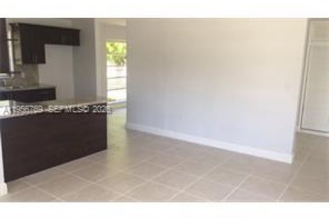 Casa en alquiler en Cutler Bay, Florida, 4 dormitorios, 168.62 m2 № 2010616 - foto 6