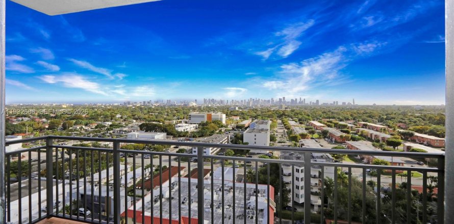 Condo in Coral Gables, Florida, 2 bedrooms  № 2057740