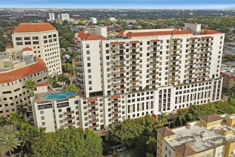 Condo in Coral Gables, Florida, 2 bedrooms  № 2057740 - photo 2